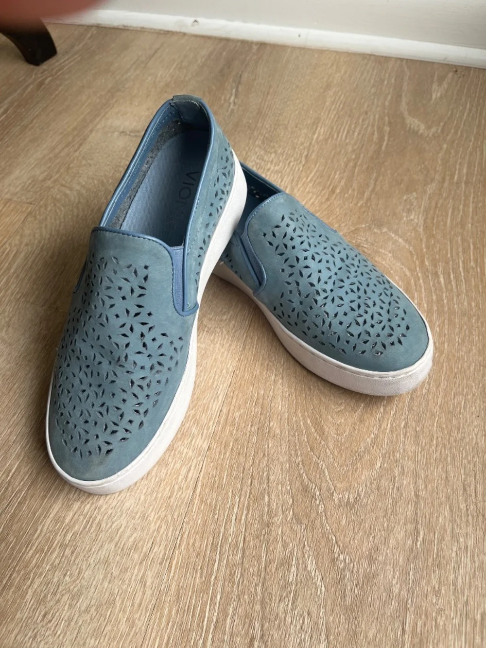 Vionic Splendid Midi Perf Slip on Blue suede 5
